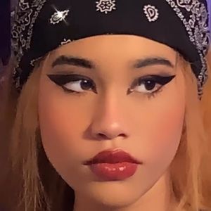 Meet your Posher, Simone